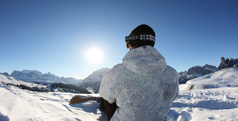 Snowboarder im Pulverschnee auf der Seiser Alm