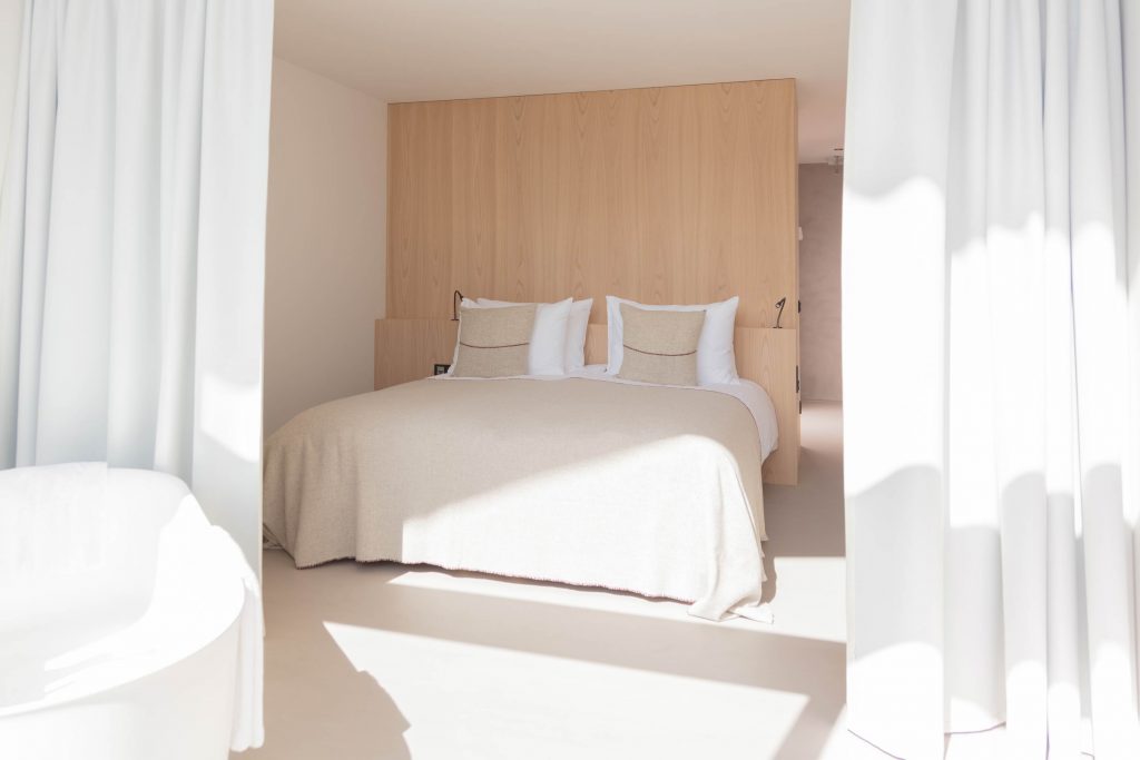 Schlafzimmer der Suite im Boutique Hotel Schgaguler in Kastelruth, Südtirol