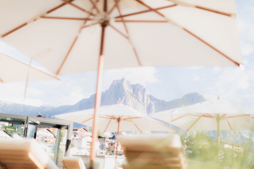 The sun terrace in the Boutique Hotel Schgaguler in Castelrotto near the Alpe di Siusi