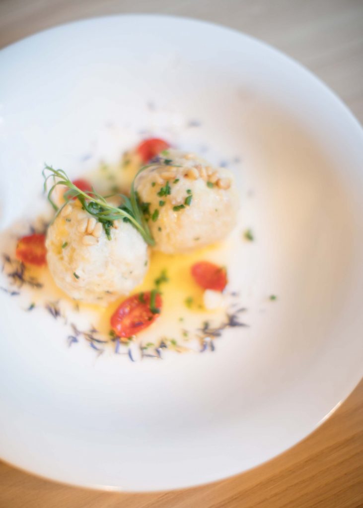 Südtiroler Knödel Gericht im Restaurant des Hotel Schgaguler.